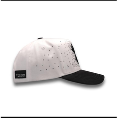 AMR 4 Letras Bigg Boss Cap - White