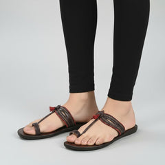 The Dark Gaze | Women | Leather Kolhapuri Chappal
